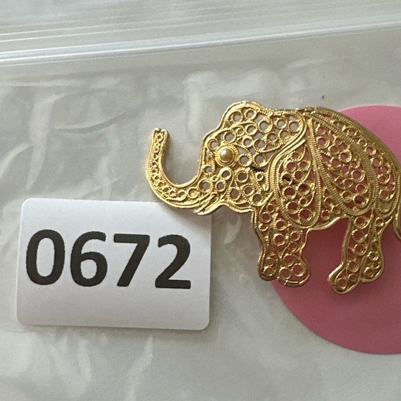 Filigree Elephant Animal Safari Brooch Die Cut Ornate Gold Tone Pearl Eye 0672 - Picture 6 of 10